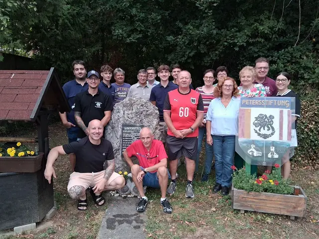Foto Werner Schöll: Manuel Salamon, Sebastian Tremmel, Erich Schöll, Simon Tremmel, Erwin Grössing, Josef Humenberger, Erich Schock, Reinhard Willinger, Lucas Schöll, Mario Bredl, Karl Langecker, Karla Schöll, Edelgunde Sachs, Rita Schwarz, Maria Schock, Werner Schöll und Rita Mössner. | Foto: Werner Schöll