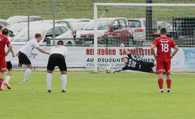 Ein spannendes Derby zwischen Oberdorf und Korkisch Rotenturm endete in der 2. Liga Süd vor ca. 300 Fußballfans mit einem 3:2 Auswärtssieg der Gäste. | Foto: Peter Seper