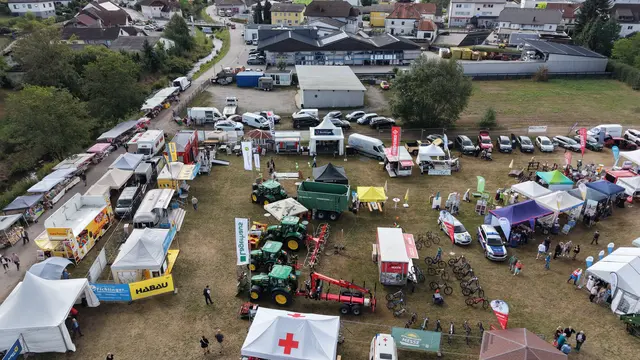 Die 50. Strudengauer Messe mit Volksfest und Kirtag ist eröffnet.  | Foto: Robert Zinterhof & Bilal Usman