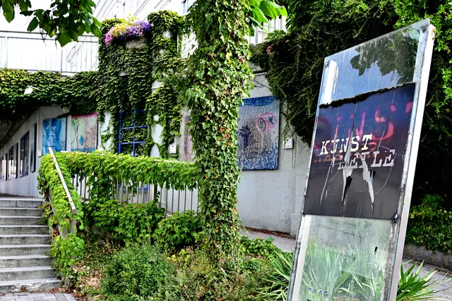 In der Haager Kunstmeile im Zentrum der Stadt sind Werke von zeitgenössischen Malern zu sehen. | Foto: Hans-Peter Kriener