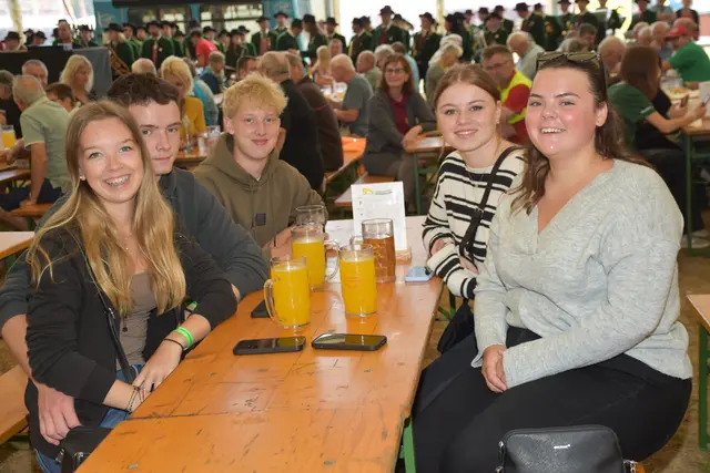 Die 50. Strudengauer Messe mit Volksfest und Kirtag ist eröffnet.  | Foto: Robert Zinterhof & Bilal Usman