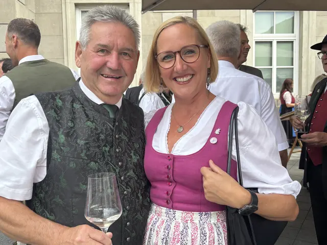 Unterhielten sich prächtig: Lannach-Bürgermeister Josef Niggas mit Gleinstätten-Bürgermeisterin Elke Halbwirth | Foto: MeinBezirk/W. Fischer