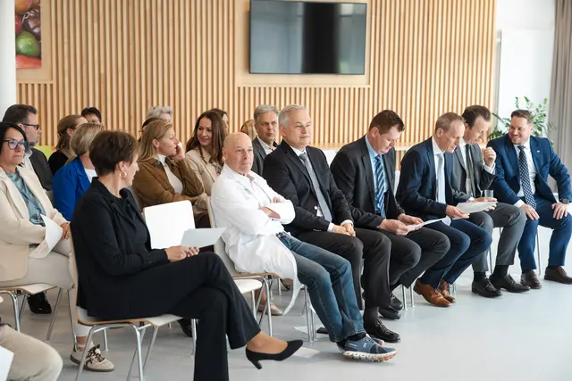 Erich Schaflinger (in weiß) tritt die Nachfolge von Gerhard Stark (rechts davon) mit 1. Oktober an. | Foto: Paller