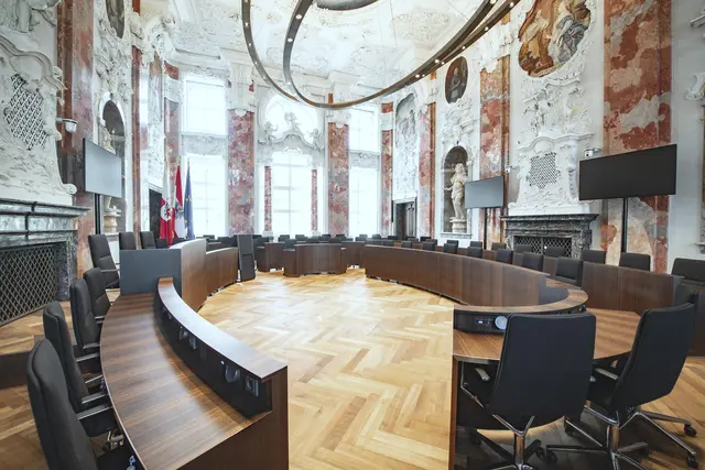Der Rücktritt von Astrid Mair sorgt für heftige Reaktionen in der Tiroler Politik. | Foto: Land Tirol
