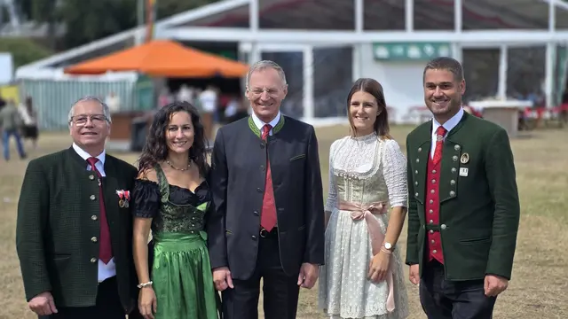 Die 50. Strudengauer Messe mit Volksfest und Kirtag ist eröffnet.  | Foto: Robert Zinterhof & Bilal Usman
