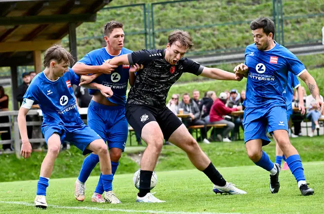 Der FC Sellraintal stemmte sich so wie im Bild Philipp Draxl mit allen Mitteln gegen die Niederlage - es war vergeblich. | Foto: Hassl