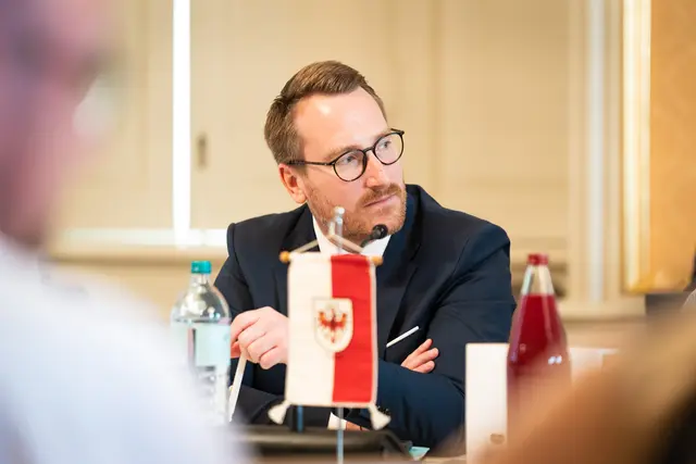 SPÖ-Landesparteichef und Landeshauptmann-Stellvertreter Philip Wohlgemuth betont die weitere Handlungsfähigkeit der Landesregierung. | Foto: Land Steiermark/Resch