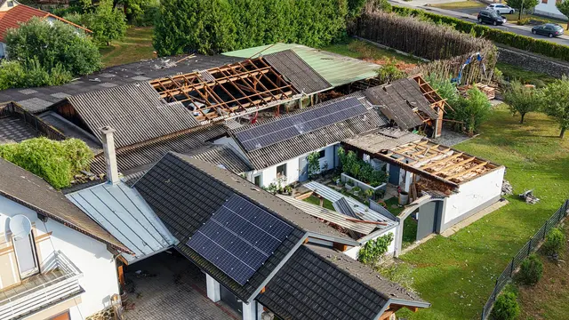 Über 50 Häuser in Großbachselten wurde vom Sturm teilweise massiv beschädigt. | Foto: Bezirksfeuerwehrkommando Oberwart/Alexander Flaschberger