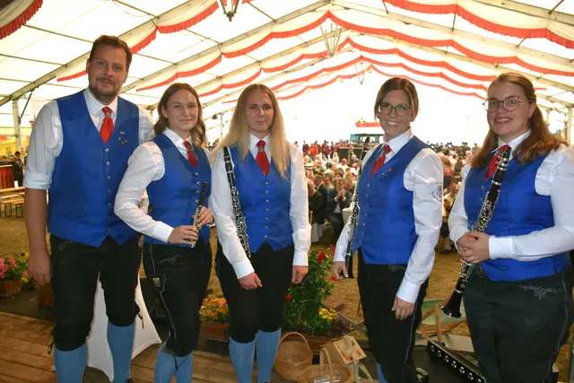 Die 50. Strudengauer Messe mit Volksfest und Kirtag ist eröffnet.  | Foto: Robert Zinterhof & Bilal Usman