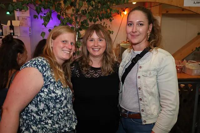 Elisabeth, Christiane und Eva freuen sich auf einen perfekten Partyabend. | Foto: Markus Bäumler/zema-medien.de