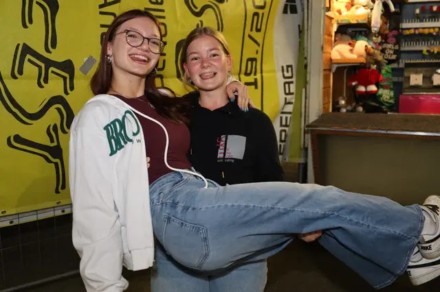 Sophie und Celine sind immer für eine Gaudi zu haben. | Foto: Markus Bäumler/zema-medien.de