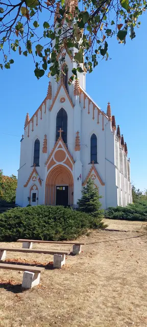 Kirche in Albertkásmérpuszta