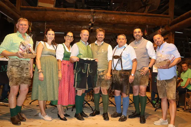 Ein Weinfest mit ausgezeichneten Winzern aus verschiedenen Bundesländern und jede Menge amüsante Geschichten gab's in der Dechanthofstenne in Altenmarkt.
 | Foto: Agnes Etzer