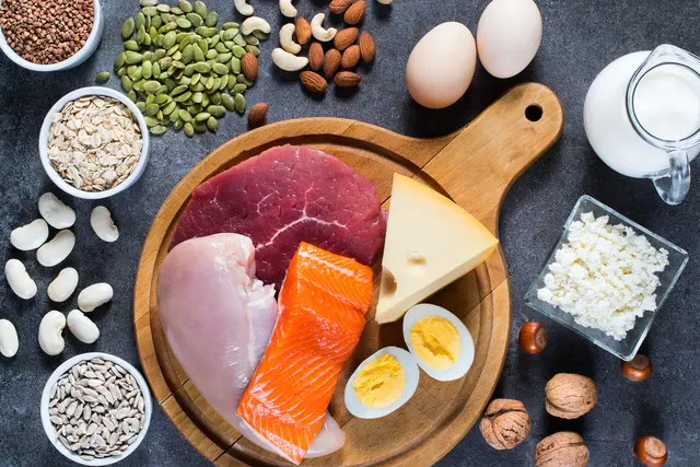 Tierische Eiweißquellen wie Fisch, Eier, Fleisch und Milchprodukte