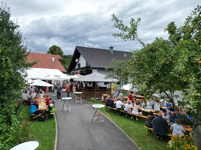 Zu Veranstaltungsbeginn präsentierte sich das Wetter Wolkenverhangen. | Foto: Günther Koch