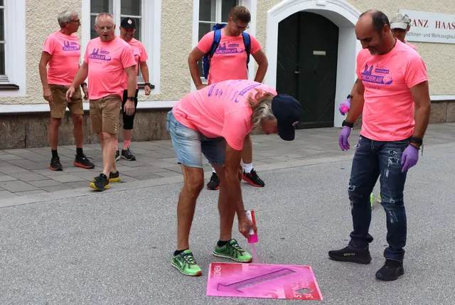 Das Sprühen geht auch ohne Gummihandschuhe | Foto: Gerhard Langmann