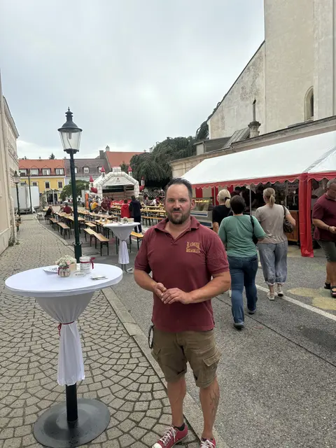 Obmann der Blasmusik Bruck, Alexander Walzer, freute sich auf einen anstrengenden, aber schönen Abend. | Foto: Lukas Leidenfrost