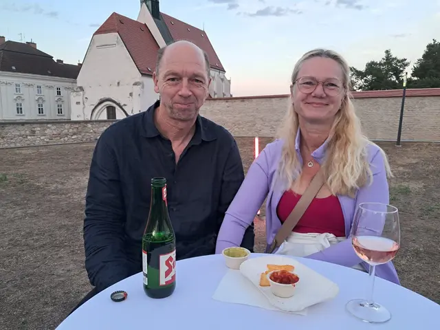 Harald und Daniela Wilawitzer genossen Getränke und Nachos. | Foto: Binder