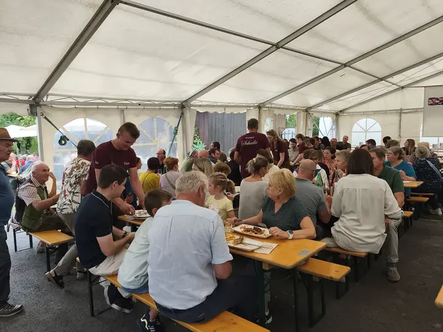 ...auch hier volle Tische... | Foto: Günther Koch