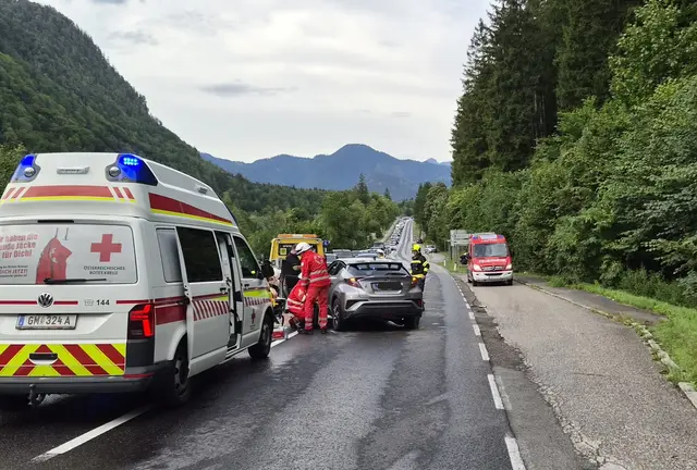 Unfall auf der B145 nahe Lauffen – mehrere Insassen wurden verletzt und mussten medizinisch versorgt werden. | Foto: FF Lauffen/Alexander Dännhardt