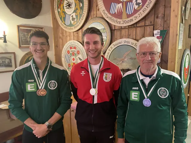Gemischer Lauf: v.l.nr. Julian Krapfl, Martin Ledersberger, Landessportleiter Walter Zitz | Foto: Köstner