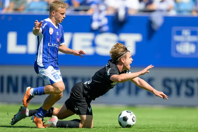 Philipp Scheucher wird gefoult, Anton Tsarenko sah die rote Karte.  | Foto: GEPA-Pictures