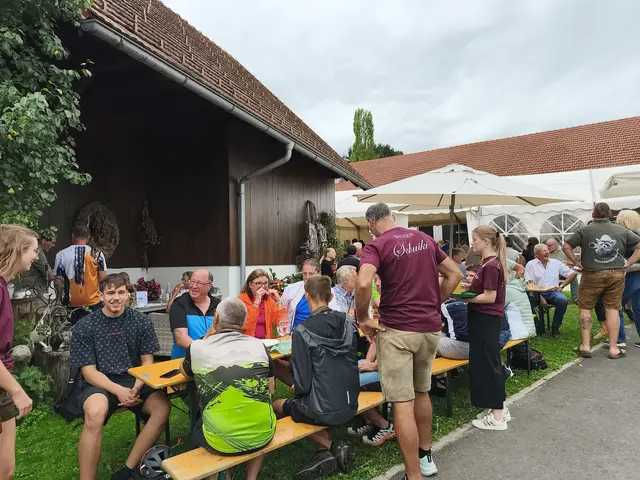 ...bald alle Plätze besetzt... | Foto: Günther Koch