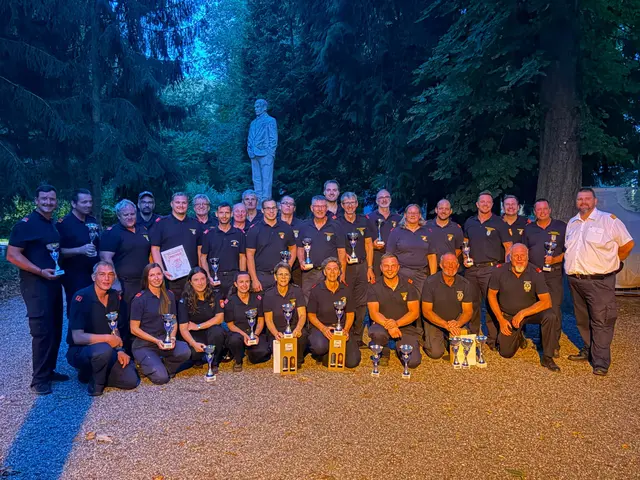 Die Teilnehmer aus dem Bezirk Waidhofen beim Gruppenbild | Foto: FF Waidhofen/Thaya