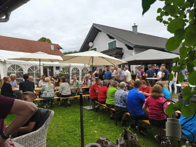 Am Hoffest der Weinbau Familie Schuiki, herrschte großer Antrang | Foto: Günther Koch