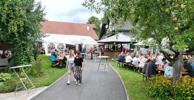 Hier war das Fest grade einmal eine gute Stunde am laufen... | Foto: Günther Koch
