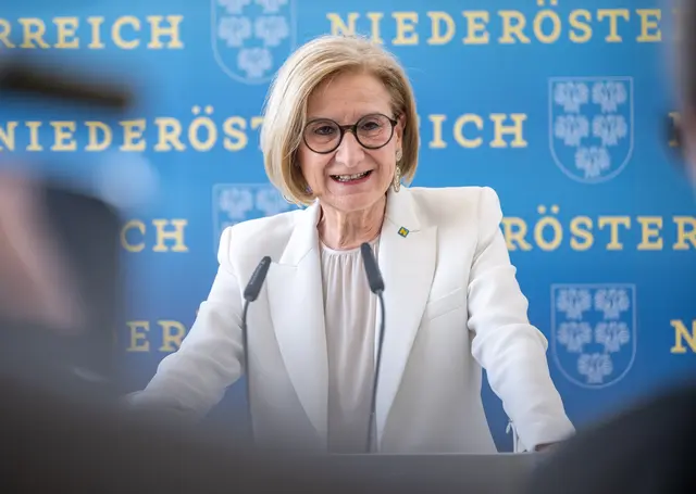 Landeshauptfrau Johanna Mikl-Leitner gratuliert zu 35 Jahren Kulturedition Niederösterreich. | Foto: NLK Khittl
