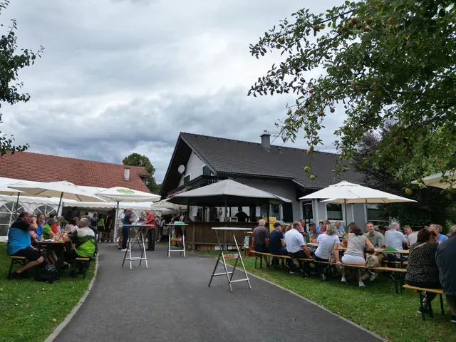 Nun, rückblickend weiß man, das Wetter hatte gehalten, die Temperaturen waren angenehm so konnte jeder Besuche ob groß oder klein ob jung oder alt dieses Fest in vollen Zügen genießen. An dieser Stelle vielen Dank der Familie Schuiki für dieses tolle Event. | Foto: Günther Koch