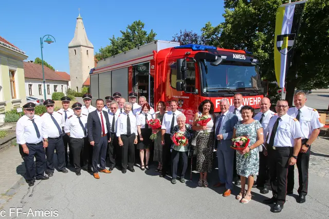 Die FF Ameis feierte mit zahlreichen Ehrengästen die Segnung ihres neuen Tanklöschfahrzeuges HLF2-3000. | Foto: FF Ameis/Rudolf Schodl