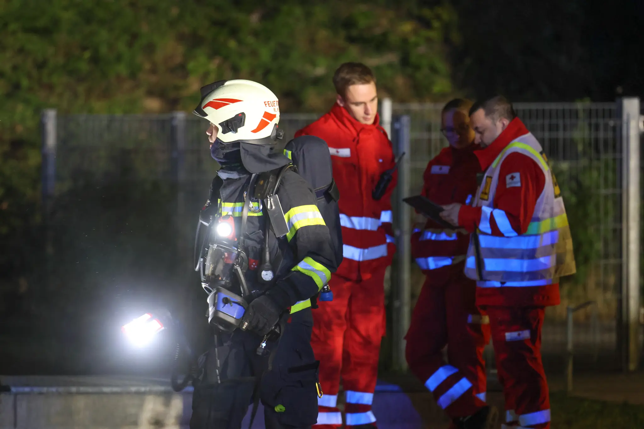 Nächtlicher Brand: Schlafzimmer in Leonding fängt Feuer – Verletzter und ...