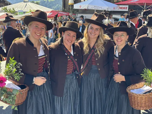 Bei perfektem Festwetter wurde Piesendorf am 22. und 23. August zu einem Treffpunkt für Brauchtum, Musik und geselliges Beisammensein. Das Bartlmä-Fest 2026 lockte an beiden Festtagen zahlreiche Besucherinnen und Besucher aus nah und fern ins Ortszentrum. | Foto: Uschi Voithofer