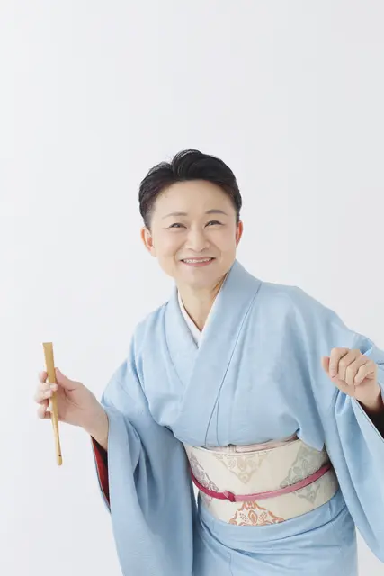 Ryûtei Komichi steht auch auf der Bühne. | Foto: Uni Wien