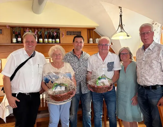 Die Jubilare Christine Weißmann (2.v.l.) und Diethard Knes (4.v.l.) | Foto: Stadtgemeinde Feldkirchen