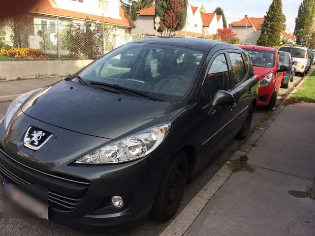 Eigentlich reihten sich die Autos in der Gasse dicht an dicht. (Archiv) | Foto: z.V.g.