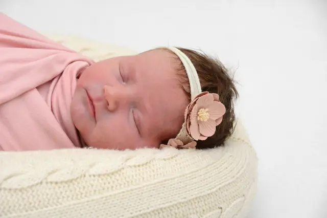 Name: Olivia
Geburtsdatum: 10.08.2026
Gewicht: 2.690 g
Größe: 47 cm
Eltern: Petra Rossmann und Stefan Poettler aus Proleb | Foto: Babysmile