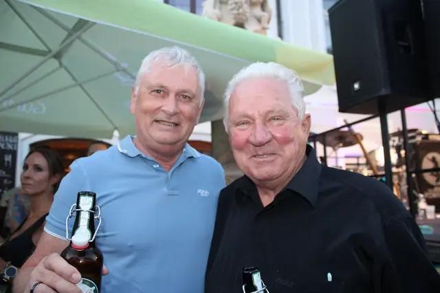 Andi und Franz, die das Leben genießen