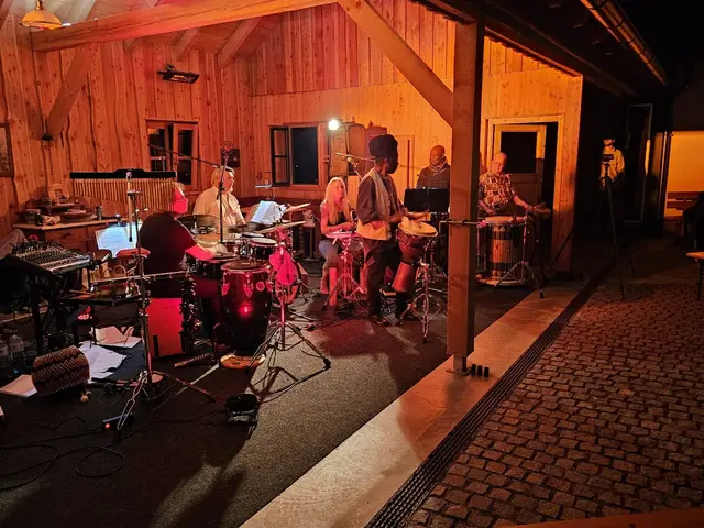 Die Percussion-Formation Bambu Radio sorgte im Kultur-Ferienhaus "Stein im Holz" für einen energiegeladenen Konzertabend.
 | Foto: Kulturverein Stein im Holz