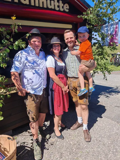 Die Rosstratten Wirte mit Bürgermeister Christian Hecher. | Foto: Gemeinde Bad Bleiberg