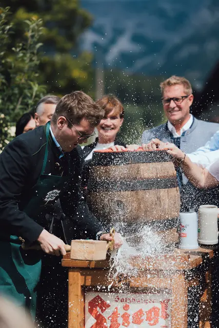 Maximilian Aigner beim Bieranstich | Foto: Evolumnia