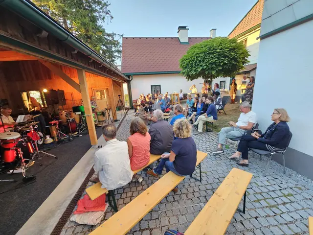 Die Percussion-Formation Bambu Radio sorgte im Kultur-Ferienhaus "Stein im Holz" für einen energiegeladenen Konzertabend.
 | Foto: Kulturverein Stein im Holz
