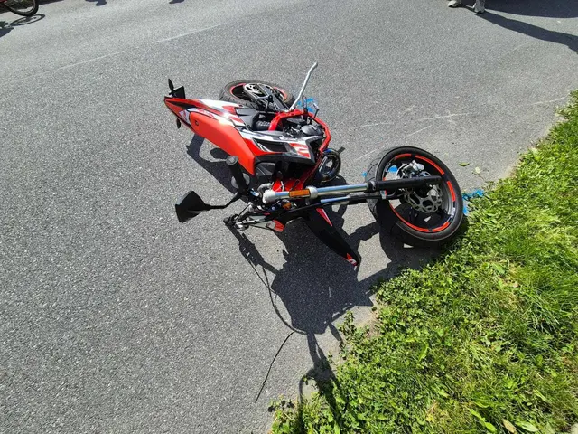 Zwei Jugendliche kamen nach einem seitlichen Zusammenprall mit ihren Kleinkrafträdern zu Sturz. | Foto: ZOOM.TIROL (Symbolbild)