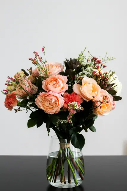 Blumen sind immer eine gute Idee, wenn es einen Anlass für eine Feier gibt. | Foto: Angelina Jollivet/Unsplash