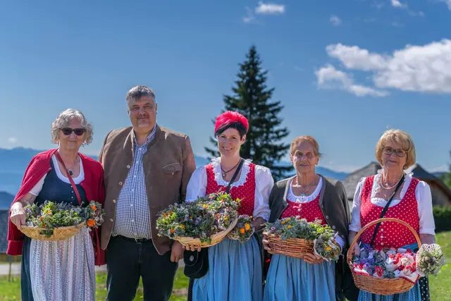 Beim Almkirchtag auf der Hochrindl stehen Brauchtum, Kulinarik, gemütliches Beisammensein &amp; traditionelles Handwerk im Mittelpunkt. | Foto: schretter.at