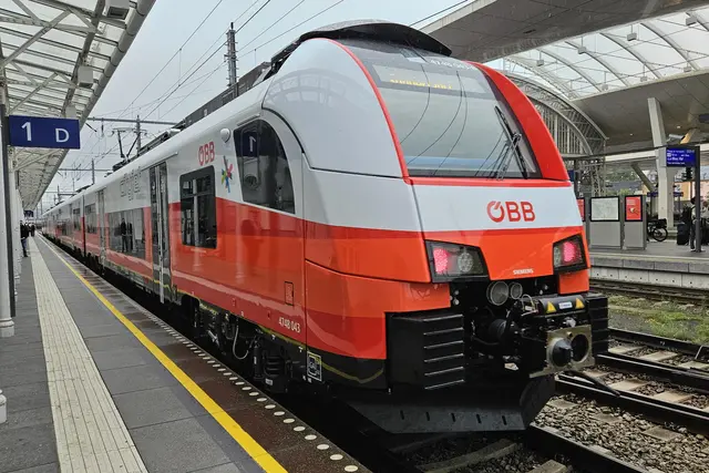 Wie die ÖBB mitteilen, bleiben die Frühverbindungen des R21 zwischen Neumarkt und Salzburg noch bis zum geplanten Ende der Bauarbeiten in Deutschland am 12. Dezember 2026 bestehen. Für die Zeit danach ist eine Ausweitung des Angebots im Flachgau bereits in Planung.  | Foto: Symbolbild: ÖBB; Mosser