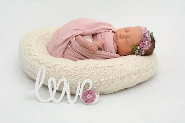 Name: Roa
Geburtsdatum: 12.08.2026
Gewicht: 3.020 g
Größe: 45 cm
Eltern: Rebeca und Stefan-Dan Strimbu aus Kindberg | Foto: Babysmile 