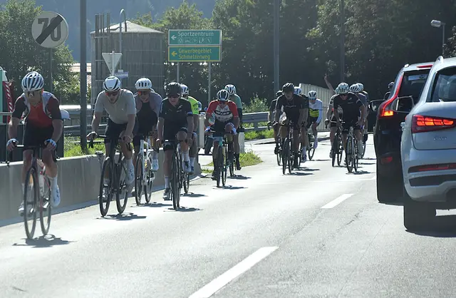 Gegenseitiges Verständnis der Radsportler und Autofahrer beim Kufsteinerland Radmarathon am vergangenen Sonntag im gesamten Bezirk. | Foto: Schwaighofer